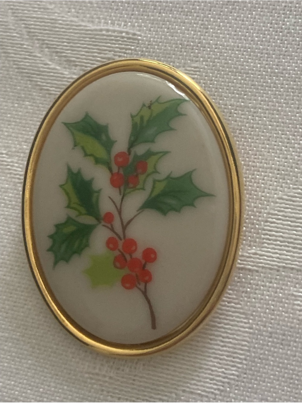 Holiday Holly Ceramic Pin Brooch in Green and Red - Classic Festive Accent - Picture 2 of 6